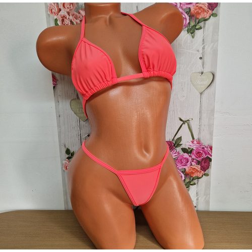 Dália  Tangás bikini Uvé Barack